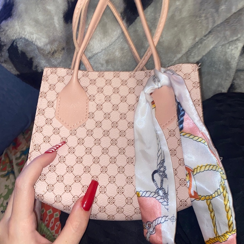 Small little outfit purse!! Good condition only used once